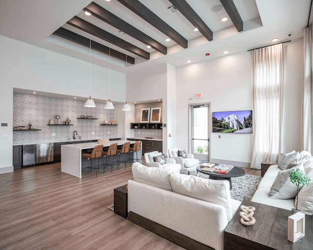 Beckett Cottingham Apartments With High Ceilings