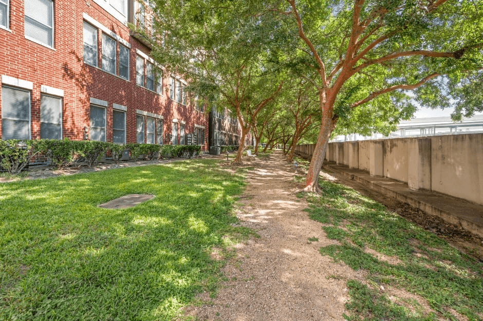 Galleria Parc Apartments Picnic Area