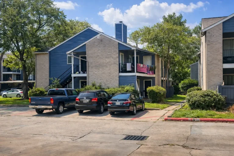 Excelsior on the Park Apartments 1